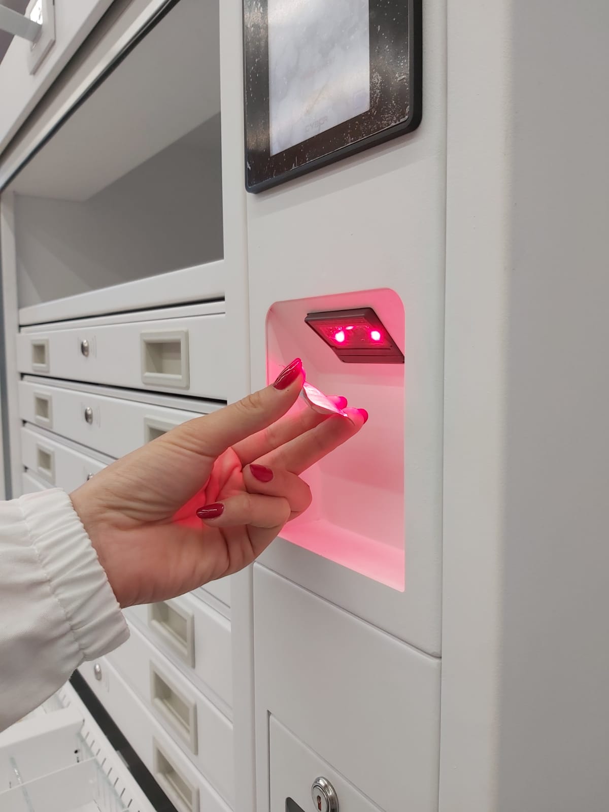 Cyber Italia - Dispenser automatici per farmacie